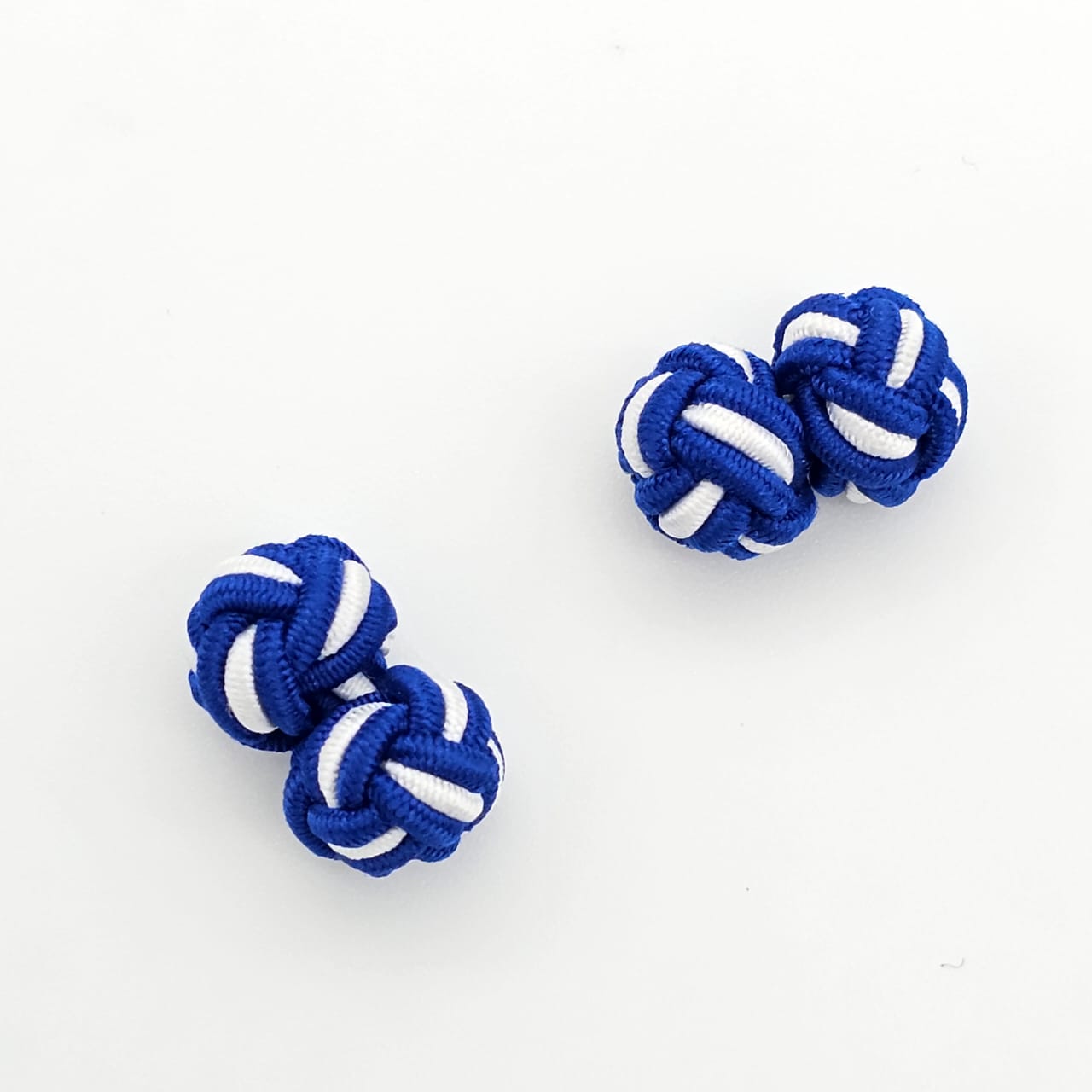 CUFFLINK SILK KNOT, TWIN-FIST, DUAL-COLOR BLUE & WHITE