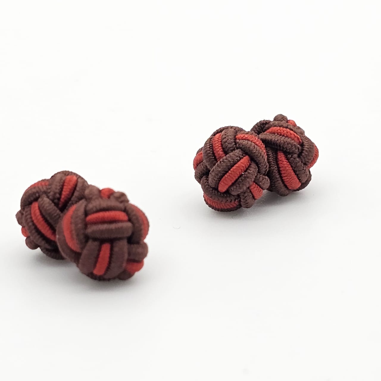 CUFFLINK SILK KNOT, TWIN-FIST, DUAL-COLOR BROWN & RED