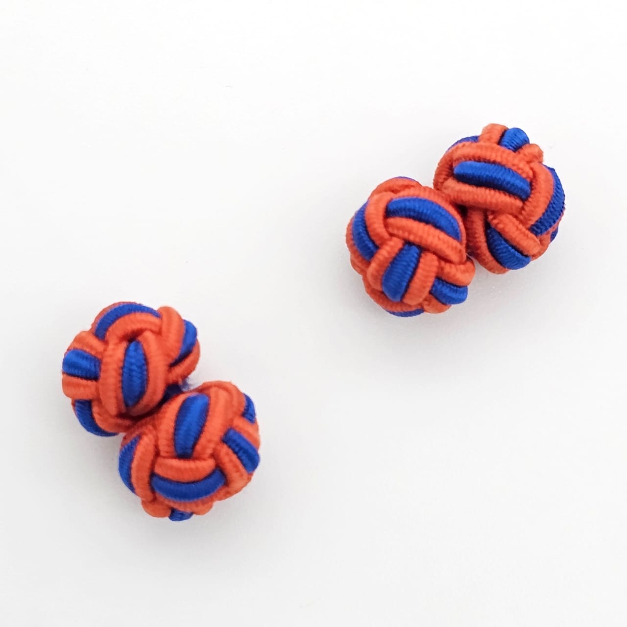 CUFFLINK SILK KNOT, TWIN-FIST, DUAL-COLOR RED & BLUE