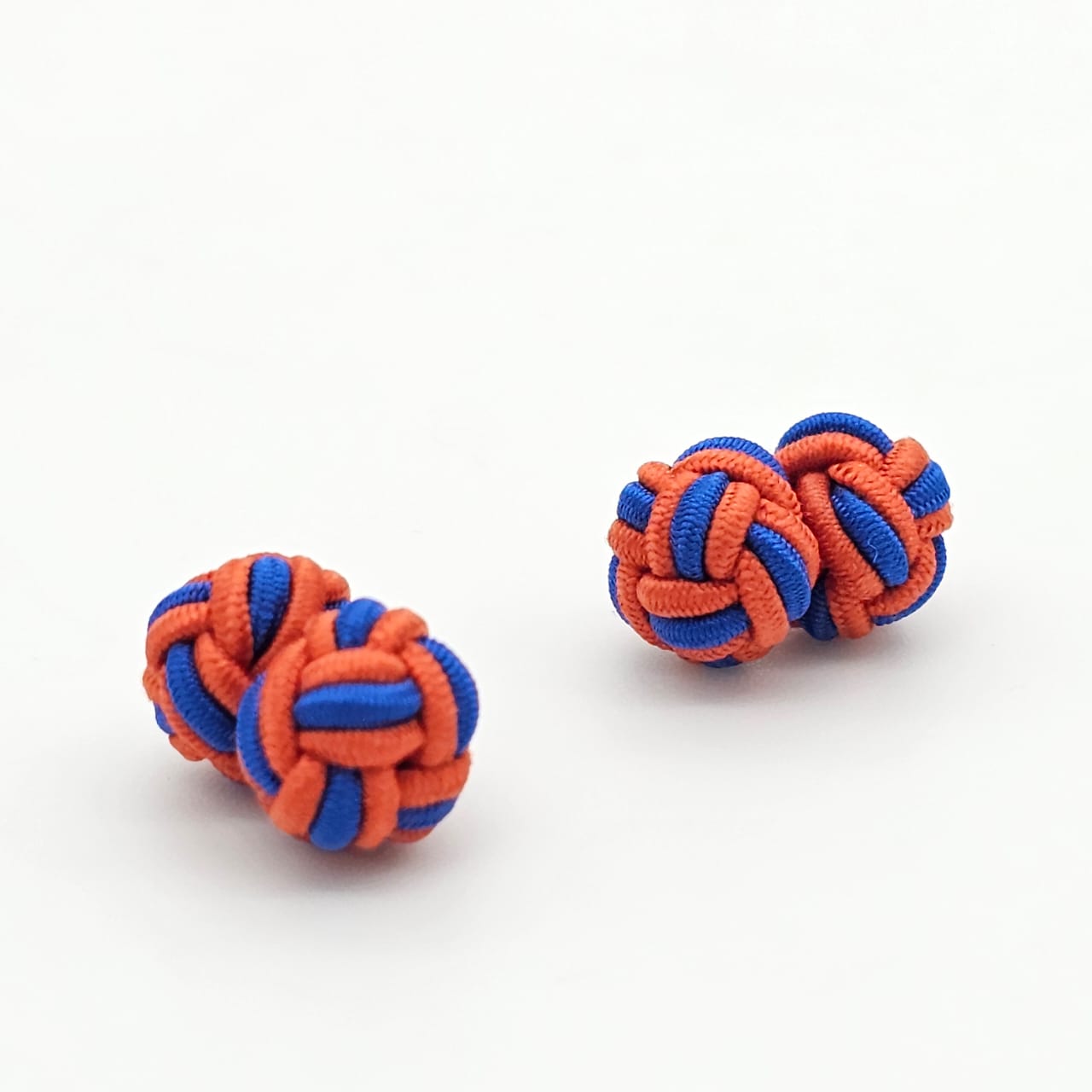 CUFFLINK SILK KNOT, TWIN-FIST, DUAL-COLOR RED & BLUE